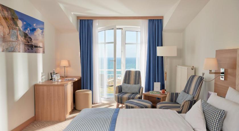 Image of Double Room with Balcony and Direct View of the Sea 5