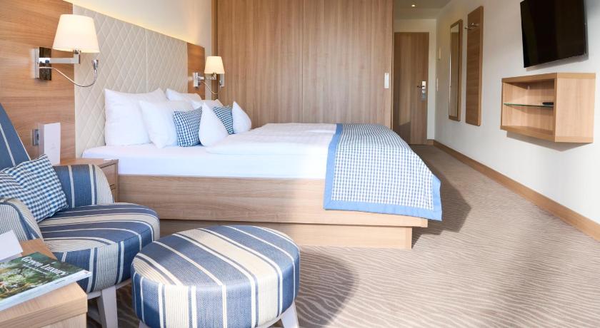 Image of Double Room with Balcony and Direct View of the Sea 6