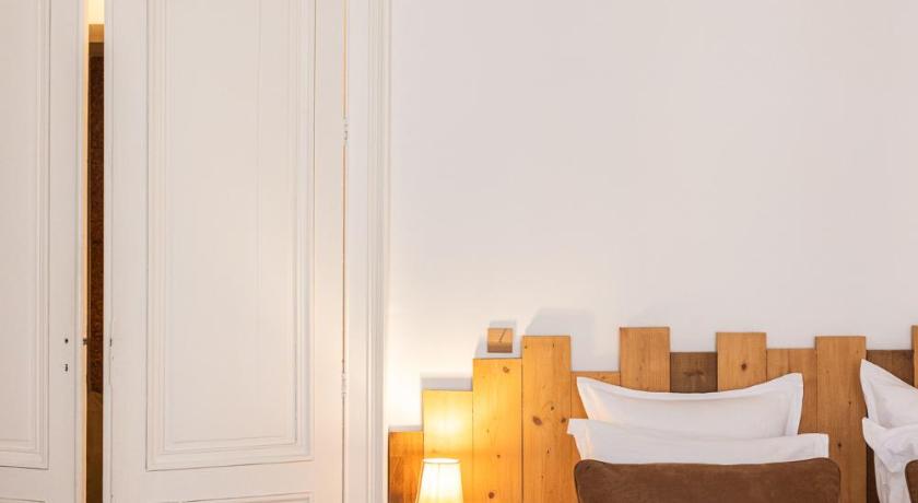 Image of Deluxe Triple Room 7