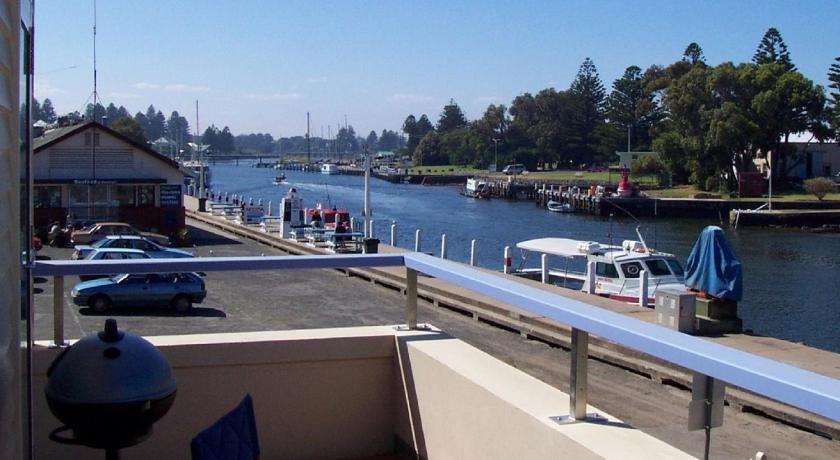 Dockside Waterfront Indulgence
