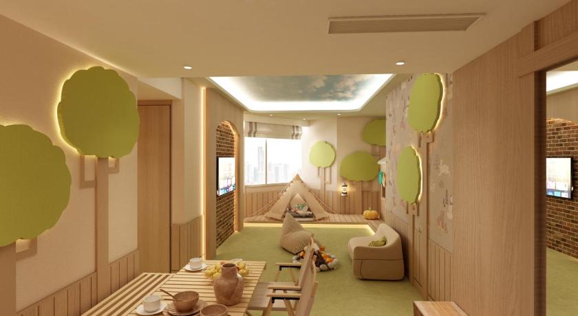 Image of Garden Themed Suite with Queen Bed - Newly Renovated 3