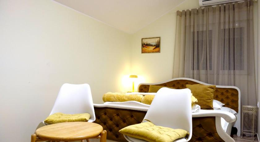 ベオグラード Villa Loop Beograd 3つ星 ホテル プール