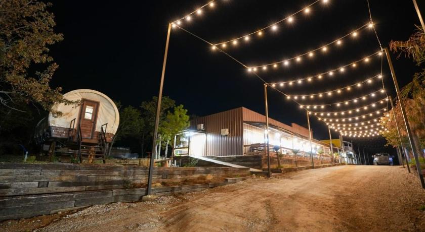 Runaway Bay (TX) Exquisite Modern Lux Cabin Hot Tub FirePit Games 5성급 숙소 레스토랑