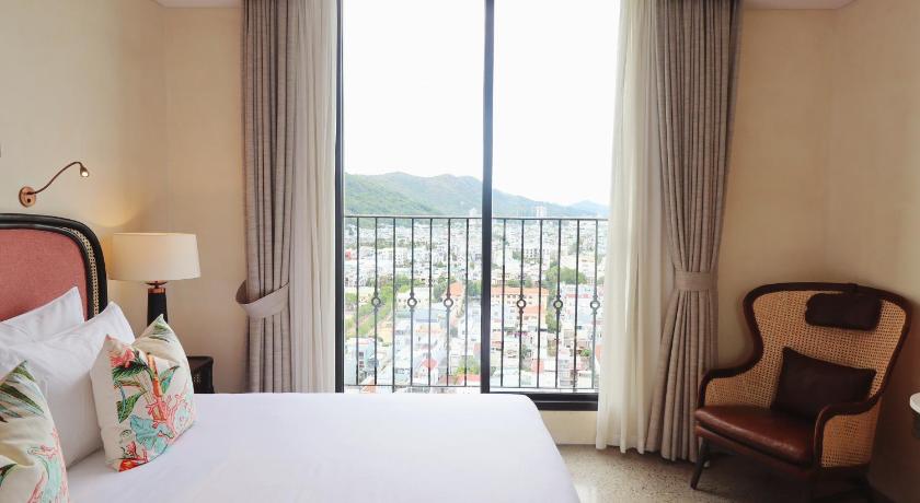 Image of Family Suite Mountain View 3