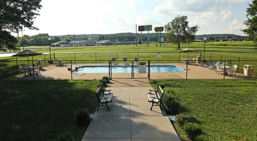 Baymont Inn and Suites by Wyndham Farmington, MO photo