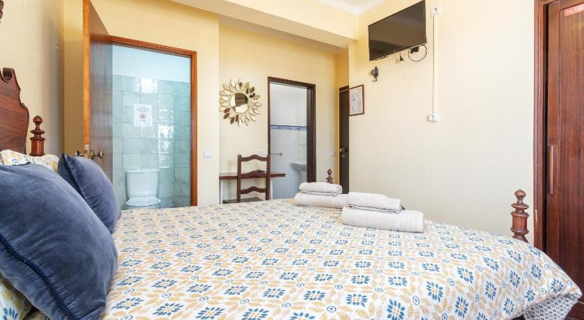 Image of Double Room with Private Bathroom 3