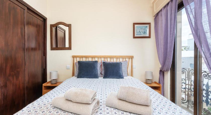 Image of Queen Room with Balcony 4