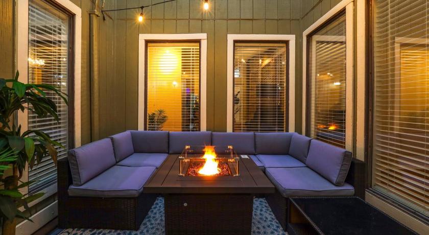 サンアントニオ Luxurious Oasis w Serene Pool, Games & Fire pit 5つ星 宿泊施設 眺望