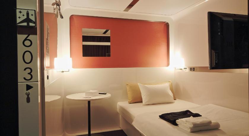 Image of First Class Cabin - Male 1