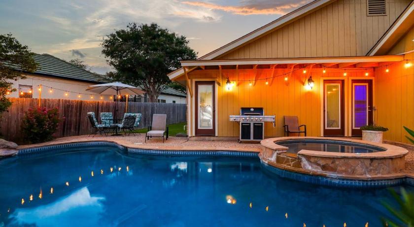 サンアントニオ Luxurious Oasis w Serene Pool, Games & Fire pit 5つ星 宿泊施設 レストラン