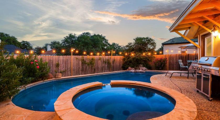 サンアントニオ Luxurious Oasis w Serene Pool, Games & Fire pit 5つ星 宿泊施設 客室