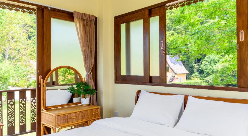 Image of One-Bedroom Villa with Lake View 12