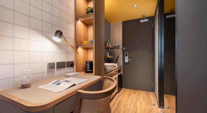 Dash Living on Hollywood - image 13