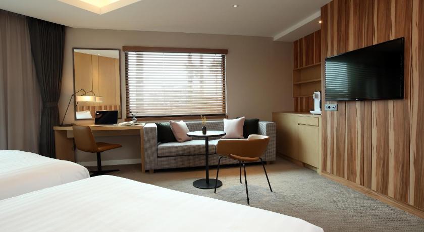 Image of Corner Deluxe 5