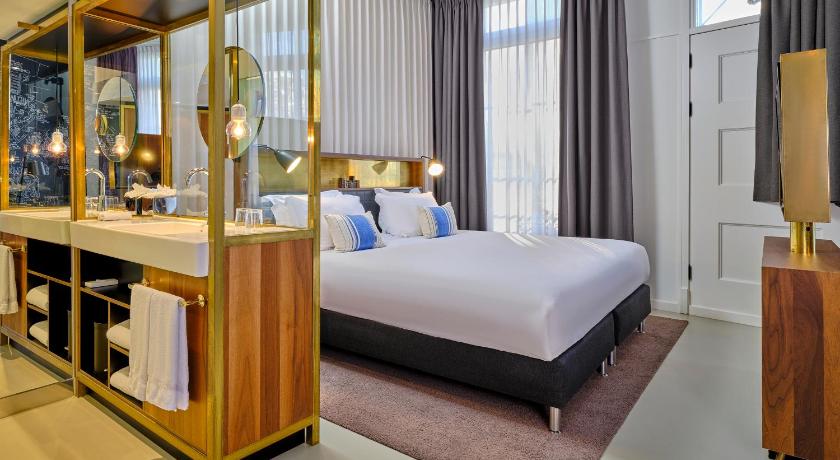 Image of Deluxe King Bed 0