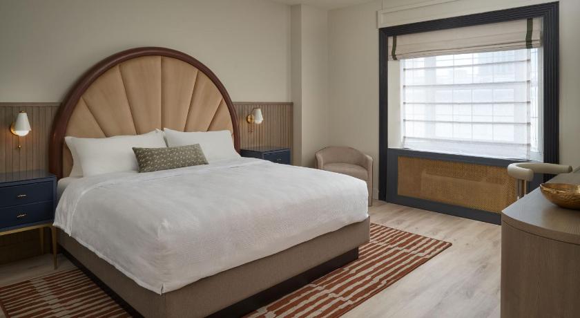 Image of Vesper King Suite with Sofa Bed – Hearing Accessible 0