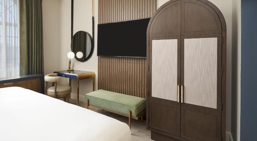 Image of Standard King Room - Hearing Accessible 1