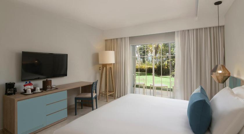 Image of Standard, 2 Double Beds, Garden View 3
