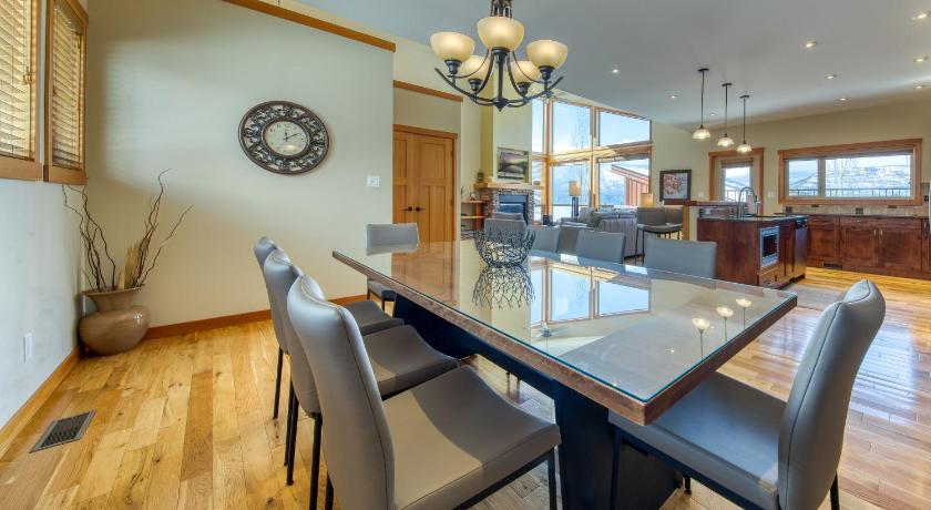 Image of Premier Three-Bedroom Apartment - Pet Friendly 6