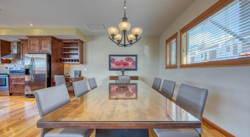 Image of Premier Three-Bedroom Apartment - Pet Friendly 12