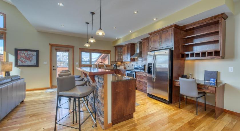 Image of Premier Three-Bedroom Apartment - Pet Friendly 1