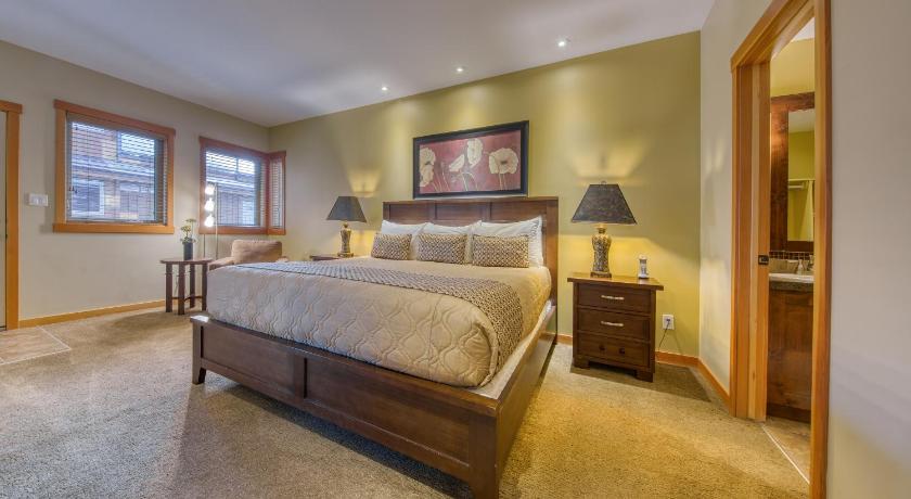 Image of Premier Three-Bedroom Apartment - Pet Friendly 8
