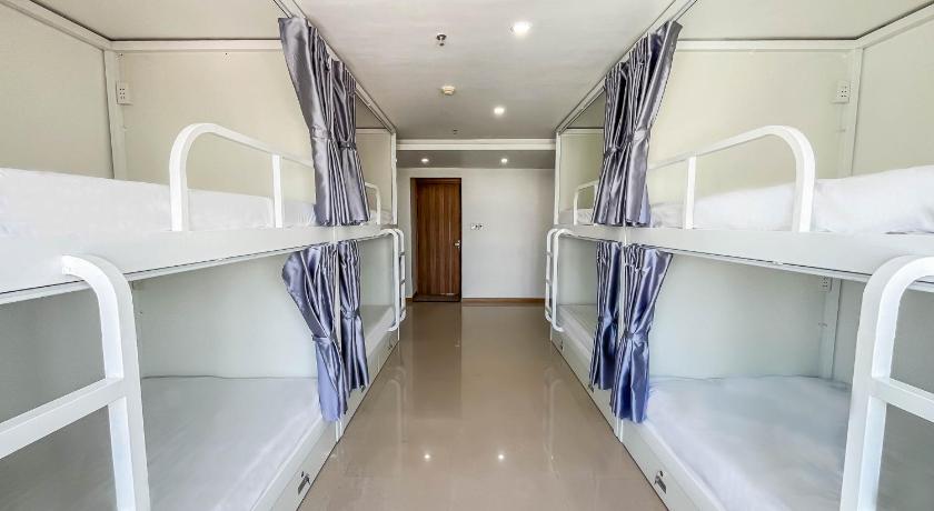 Image of Bunk Bed in a Mixed Dormitory 9