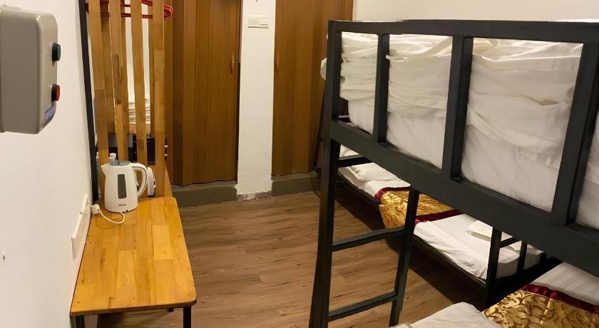 Immagine di Dormitorio Privato con 4 Letti a Castello - Misto (Private Dormitory with 4 Bunk Beds - Mixed) 5