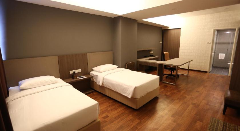 Image of Deluxe Twin 15
