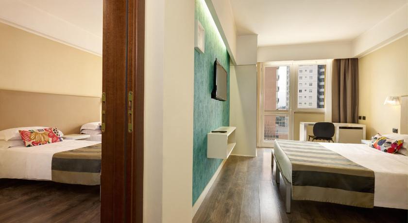 ローマ Hotel Roma Tor Vergata 4つ星 ホテル プール