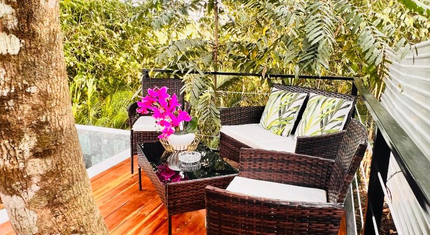 Image of Superior Bungalow 3