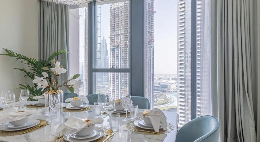 Stunning and Luxurious 3BR Apartment in Downtown - image 2