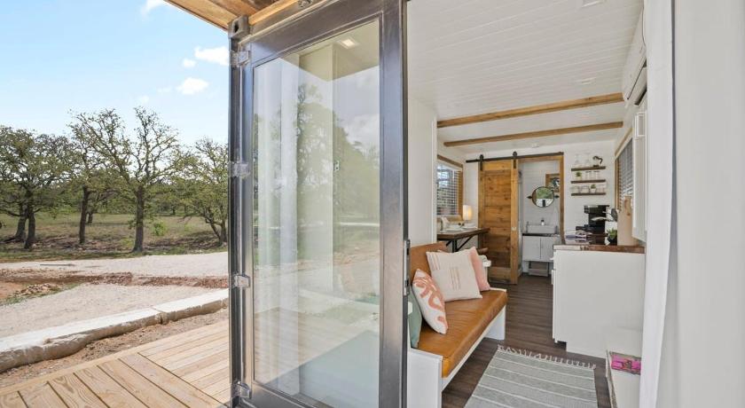Fredericksburg New The Texas Retreat-Container Home 2-Star Accommodation lobby