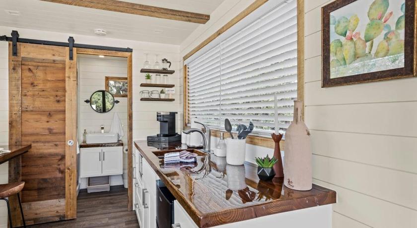 Fredericksburg New The Texas Retreat-Container Home 2-Star Accommodation amenity