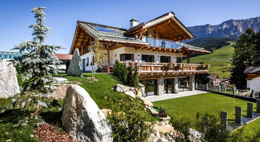 Chalet Stefan - Apartments — Hotel in Badia