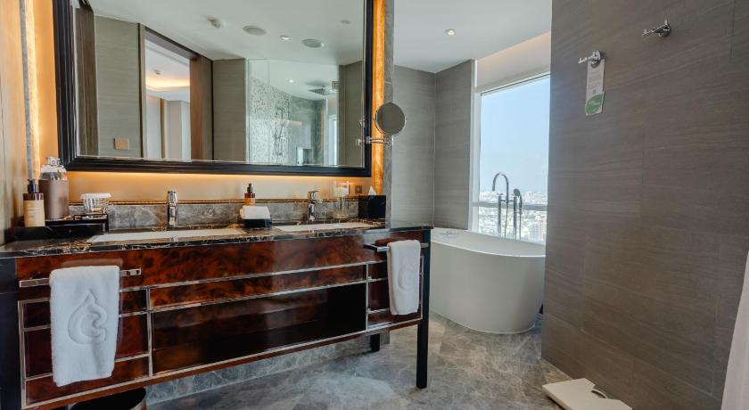 Image of Executive Corner Suite 2