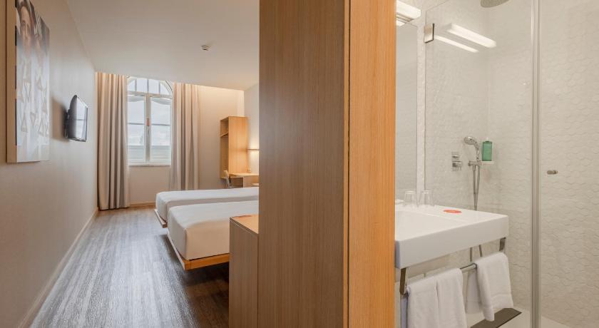 Image of Twin Room 2