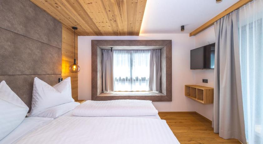 マレーベ Garni Residence Alno - Adults Only 4つ星 ホテル ロビー