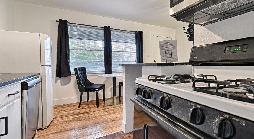CityPlace bnb - image 6