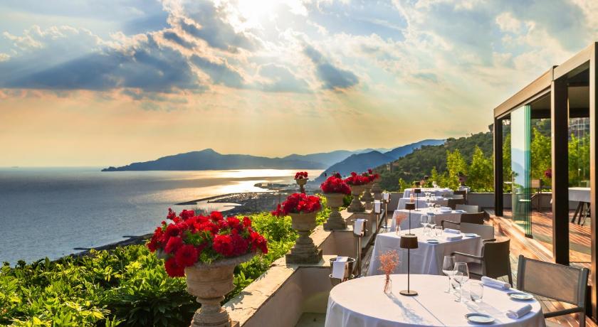 Villa Riviera Resort