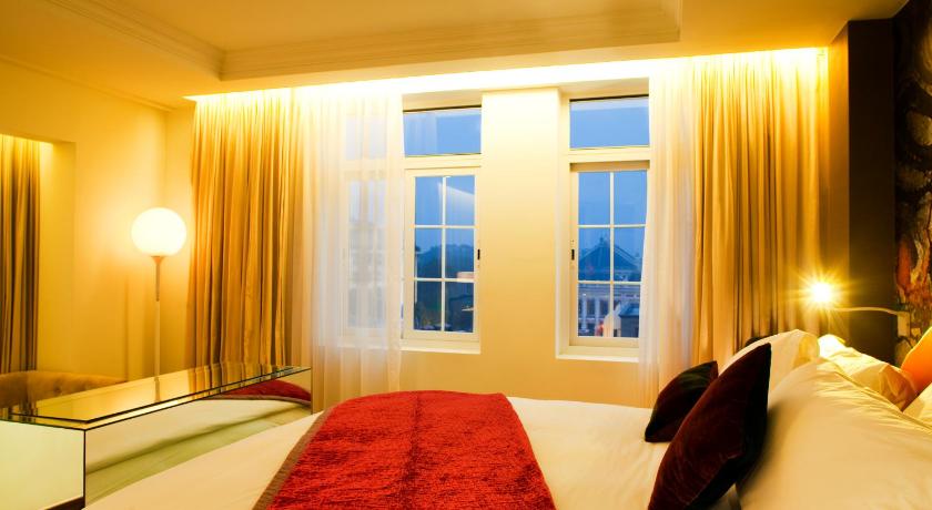 Image of Junior Suite, 1 King Size Bed, Opera House View 7