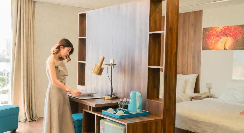 Image of River View Executive Suite 7