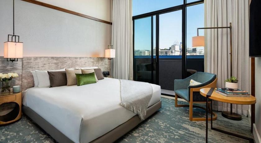 Image of KING BED W/ BALCONY SILVER - SUNSET VIEW 0