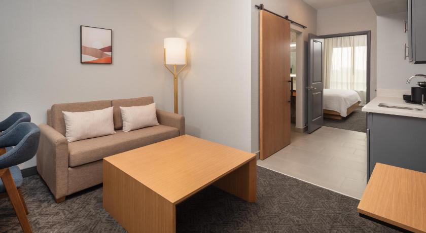 Image of 1 King 1 Bdrm Mobility Access W/Tub 1