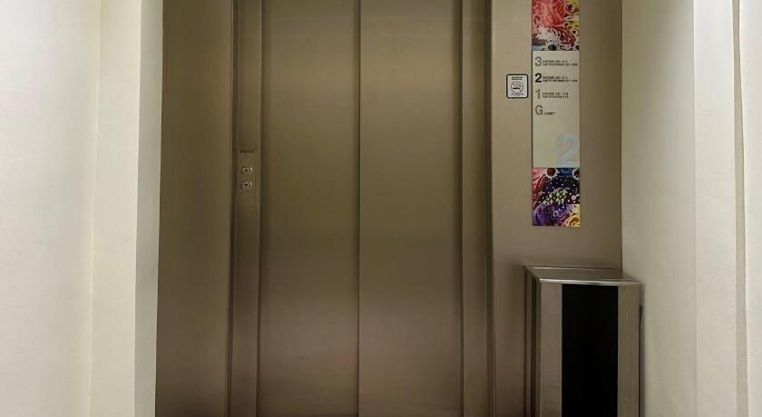 Image of Deluxe Twin Room without Window 7