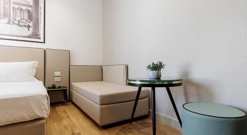 Image of Family Room 8