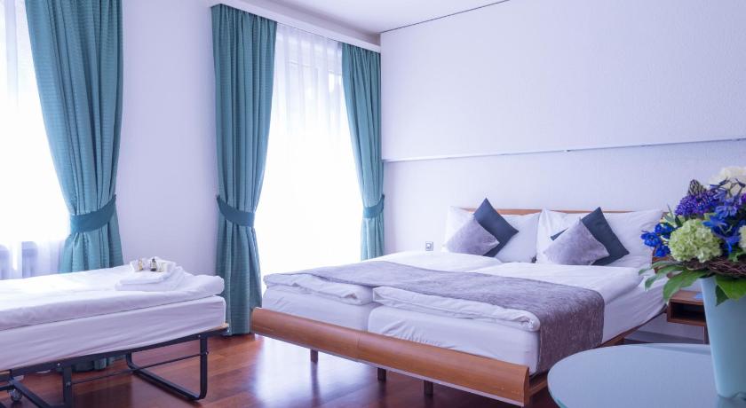 Image of Triple Room 4