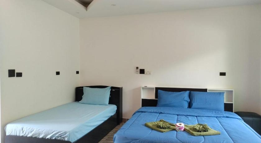 Image of Standard family lake view 3