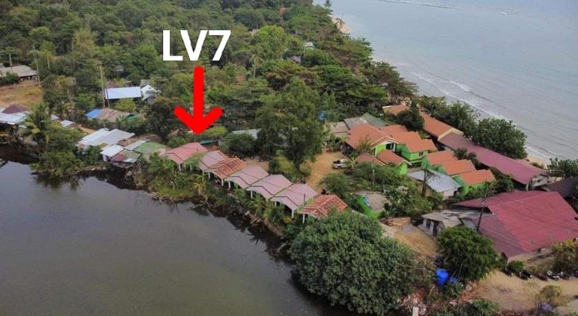 Image of Standard family lake view 10