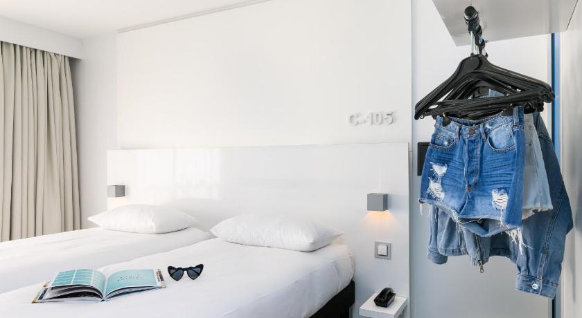 Image of Standard Room with 2 single beds 15